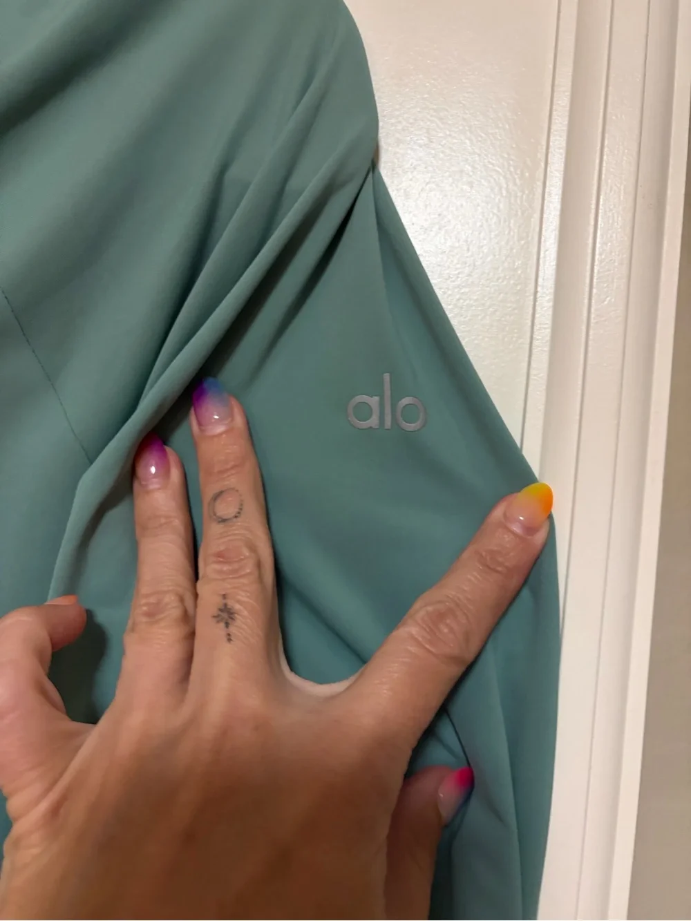 🧘🏽‍♀️🌊🏃🏽‍♀️ALO Yoga Sage Lightweight Sun & Rash-guard Hooded Top🧘🏽‍♀️☀️🏃🏽‍♀️